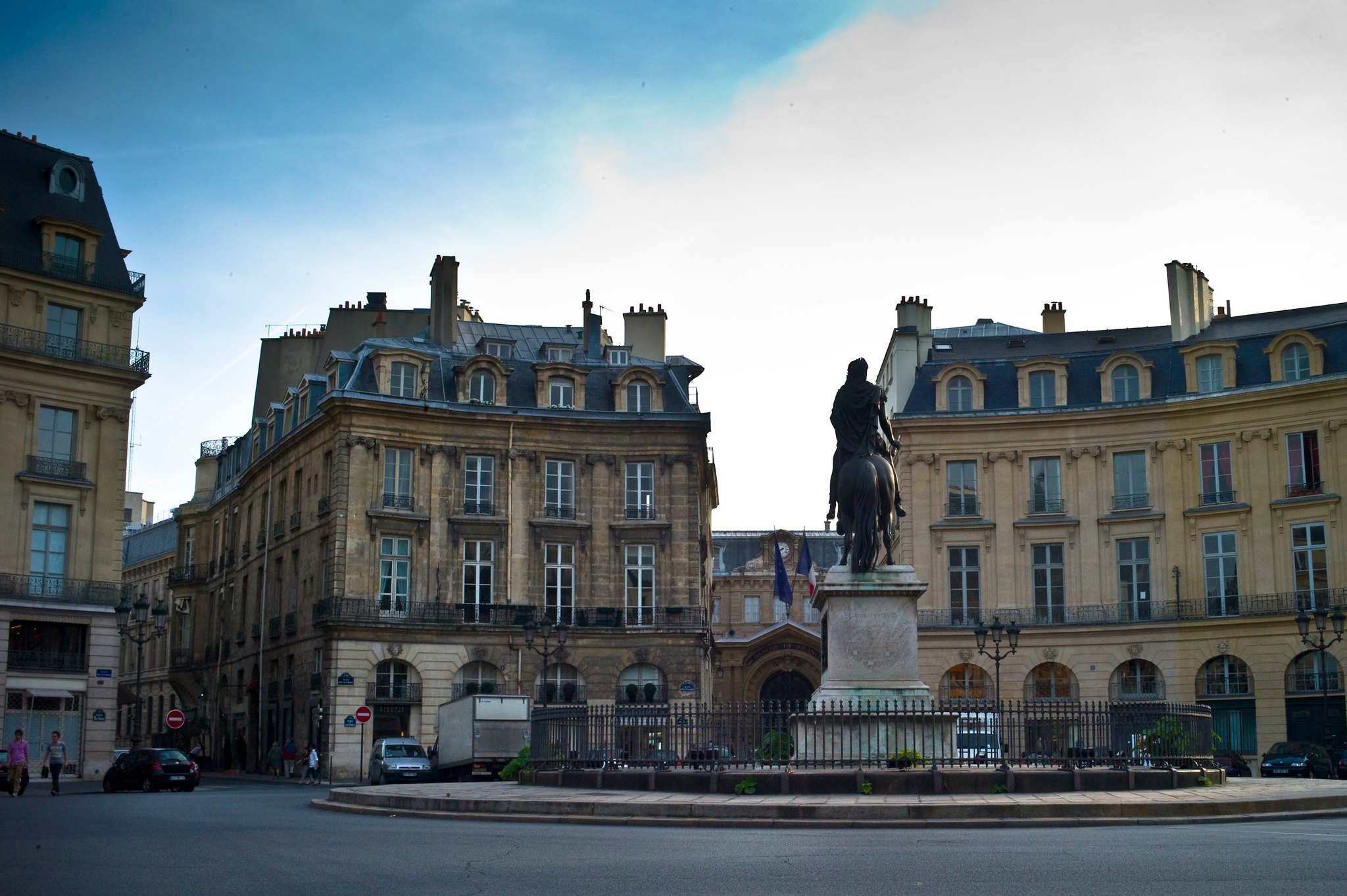 Les places royales – Paris Balades
